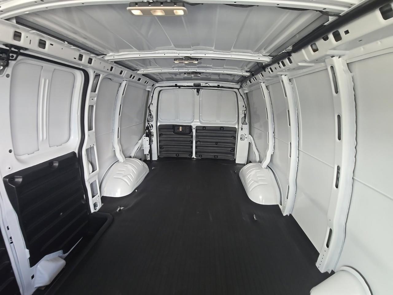 2025 GMC Savana Cargo 2500 Work Van Fredericksburg VA