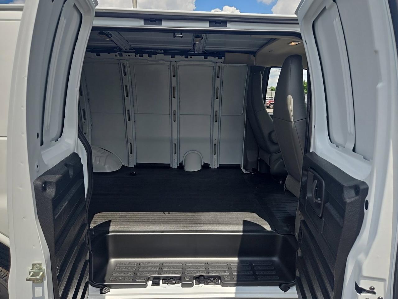 2025 GMC Savana Cargo 2500 Work Van Fredericksburg VA