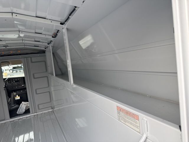 2025 GMC Savana Cutaway 3500 1WT Carbondale IL