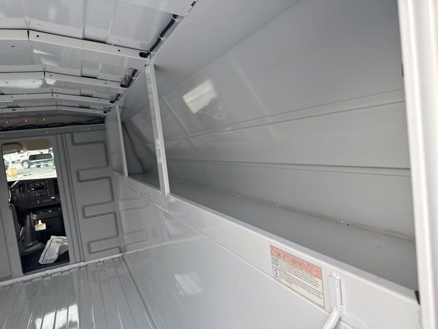 2025 GMC Savana Cutaway 3500 1WT Carbondale IL