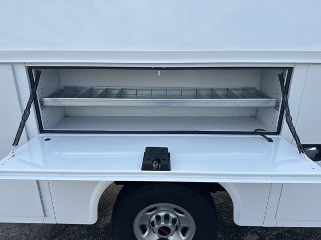 2025 GMC Savana Cutaway 3500 1WT Carbondale IL