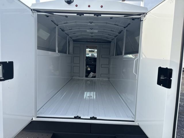 2025 GMC Savana Cutaway 3500 1WT Carbondale IL