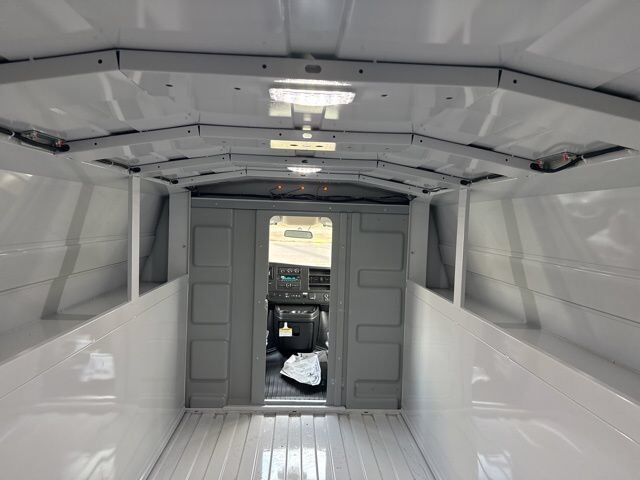 2025 GMC Savana Cutaway 3500 1WT Carbondale IL