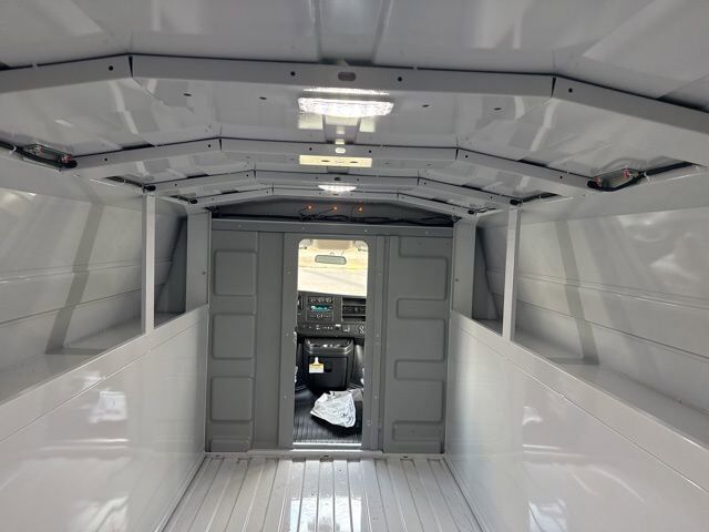 2025 GMC Savana Cutaway 3500 1WT Carbondale IL