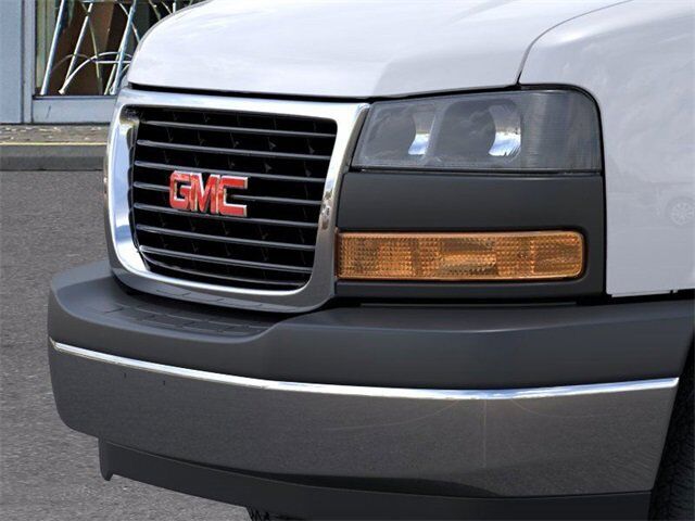 2025 GMC Savana Cutaway 3500 1WT Carbondale IL