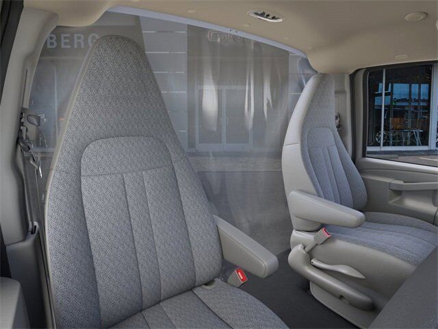 2025 GMC Savana Cutaway 3500 1WT Carbondale IL