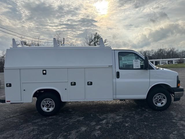 2025 GMC Savana Cutaway 3500 1WT Carbondale IL