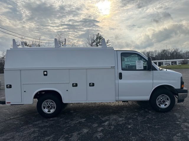 2025 GMC Savana Cutaway 3500 1WT Carbondale IL