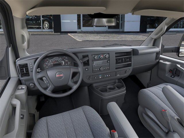 2025 GMC Savana Cutaway 3500 1WT Carbondale IL