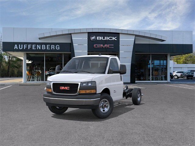 2025 GMC Savana Cutaway 3500 1WT Carbondale IL