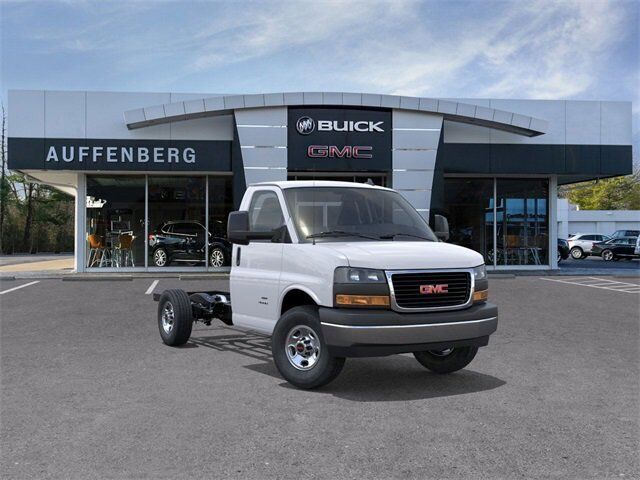 2025 GMC Savana Cutaway 3500 1WT