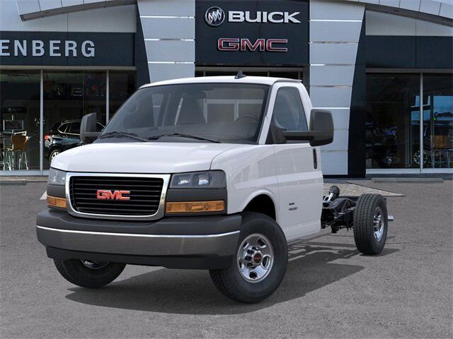 2025 GMC Savana Cutaway 3500 1WT Carbondale IL