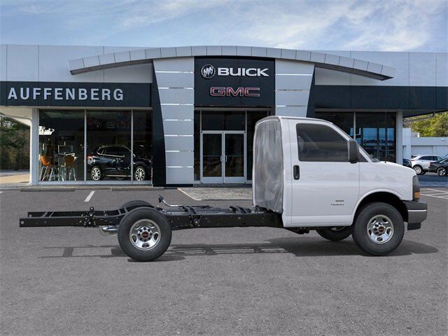 2025 GMC Savana Cutaway 3500 1WT Carbondale IL