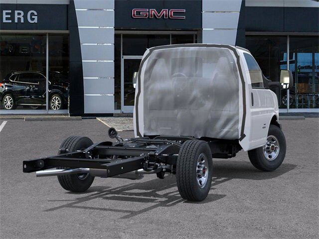 2025 GMC Savana Cutaway 3500 1WT Carbondale IL