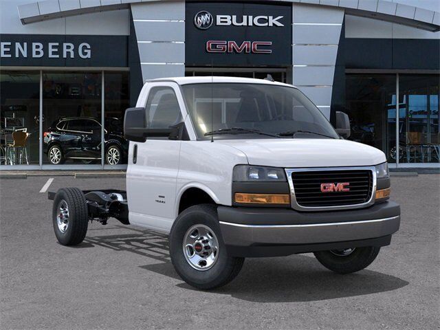 2025 GMC Savana Cutaway 3500 1WT Carbondale IL