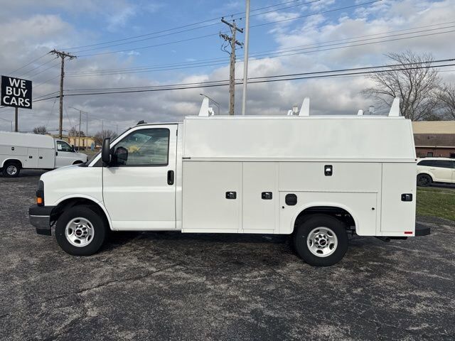 2025 GMC Savana Cutaway 3500 1WT