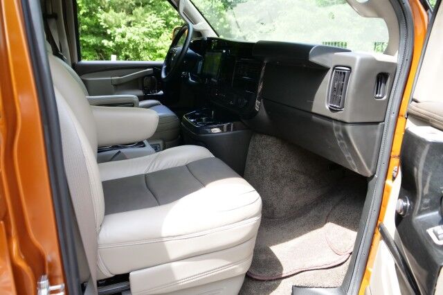 2025 GMC Savana Explorer Conversion Van / Limited SE / 9 Passenger! High Point NC