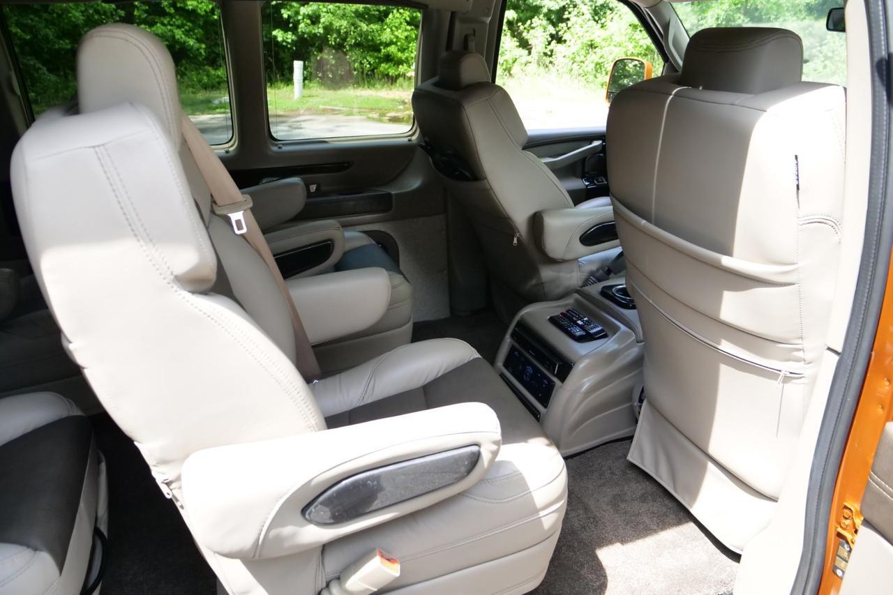 2025 GMC Savana Explorer Conversion Van / Limited SE / 9 Passenger! Lincolnton NC