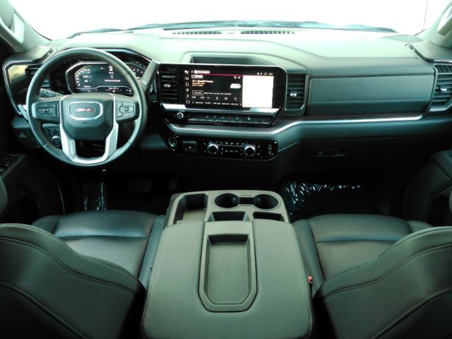 2025 GMC Sierra 1500 2WD Crew Cab Short Box SLT