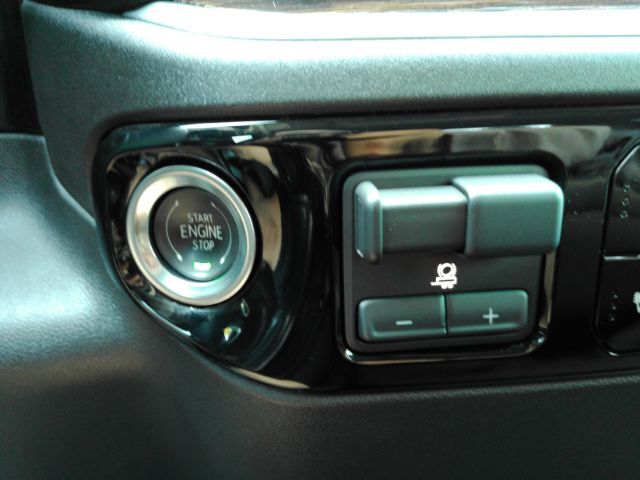 2025 GMC Sierra 1500 4WD Crew Cab Short Box Elevation with 3SB Plano TX