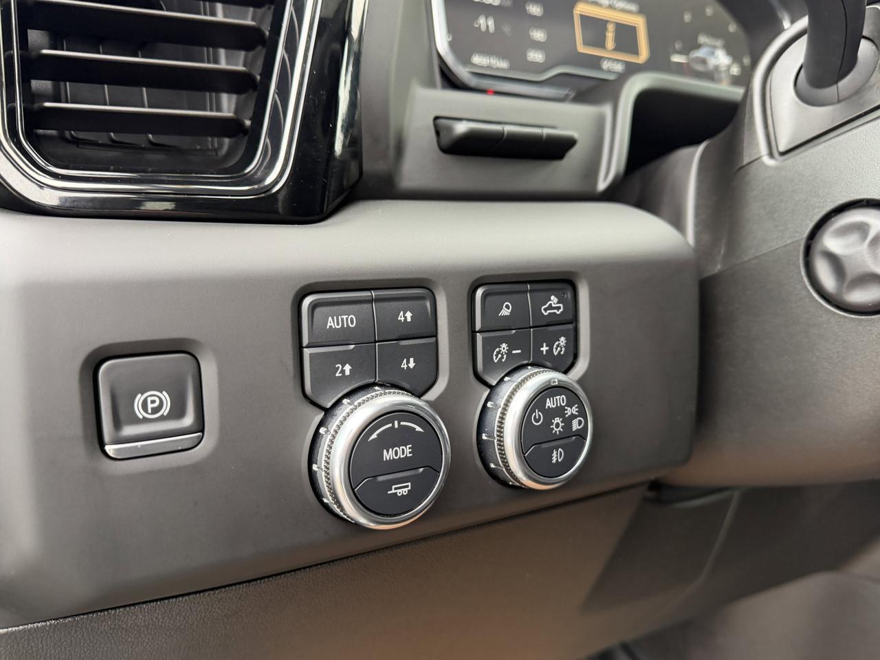 2025 GMC Sierra 1500 AT4 | Tech Pkg | Tow Package | Multi Function Tailgate | Leather | Bose Audio | Tonneau Cover Redwater AB