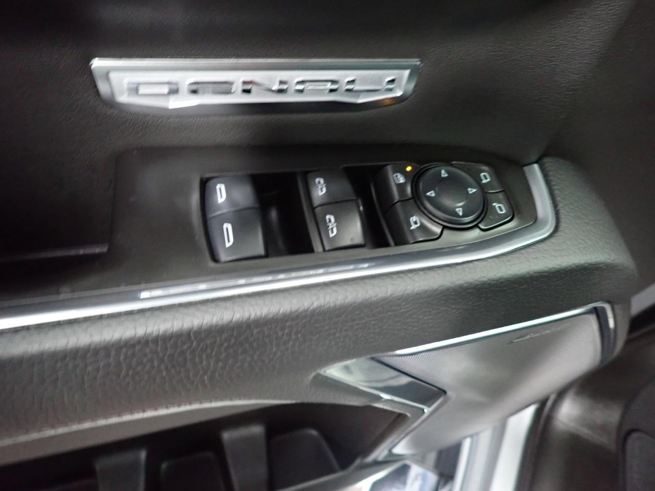 2025 GMC Sierra 1500 Denali 4WD CREW CAB *DIESEL* LEATHER NAVI SUNROOF Listowel ON