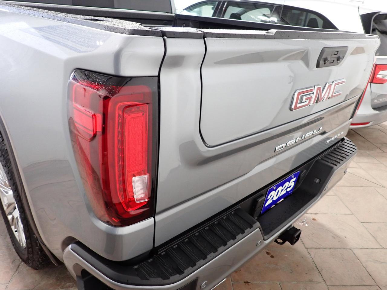 2025 GMC Sierra 1500 Denali 4WD CREW CAB *DIESEL* LEATHER NAVI SUNROOF Listowel ON