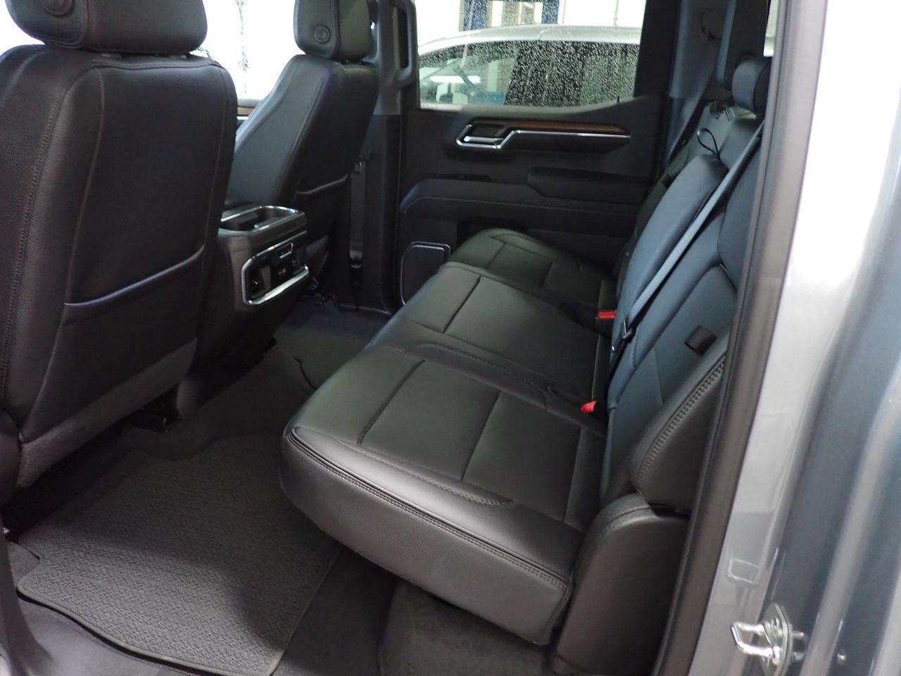 2025 GMC Sierra 1500 Denali 4WD CREW CAB *DIESEL* LEATHER NAVI SUNROOF Listowel ON