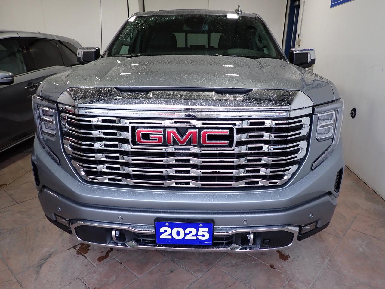 2025 GMC Sierra 1500 Denali 4WD CREW CAB *DIESEL* LEATHER NAVI SUNROOF Listowel ON