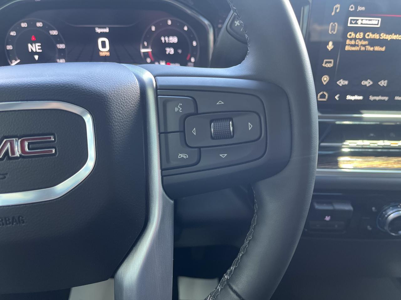 2025 GMC Sierra 1500 Elevation Crew Cab 4WD w/20s 4-InchBlackAssistSteps HtdSeats HtdSteeringWheel Saukville WI