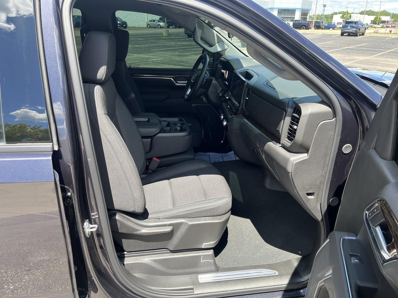 2025 GMC Sierra 1500 Elevation Crew Cab 4WD w/20s 4-InchBlackAssistSteps HtdSeats HtdSteeringWheel Saukville WI