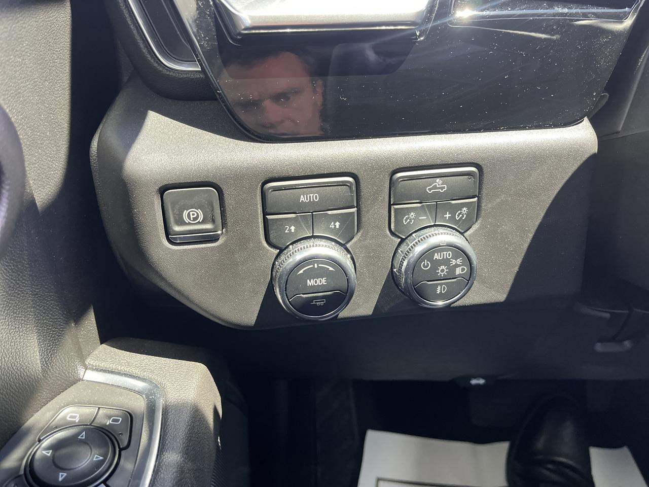 2025 GMC Sierra 1500 Elevation Crew Cab 4WD w/20s 4-InchBlackAssistSteps HtdSeats HtdSteeringWheel Saukville WI