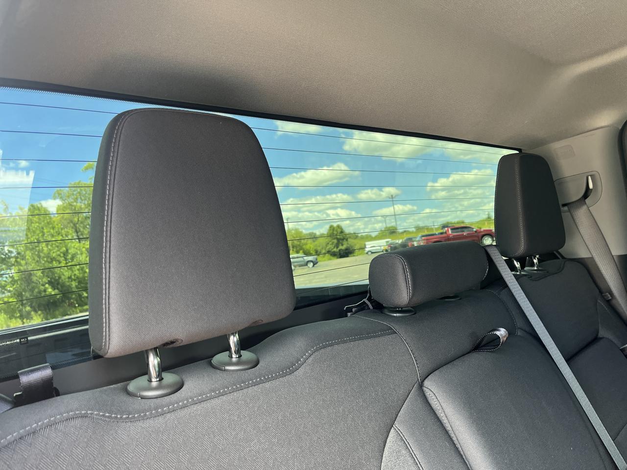 2025 GMC Sierra 1500 Elevation Crew Cab 4WD w/20s 4-InchBlackAssistSteps HtdSeats HtdSteeringWheel Saukville WI