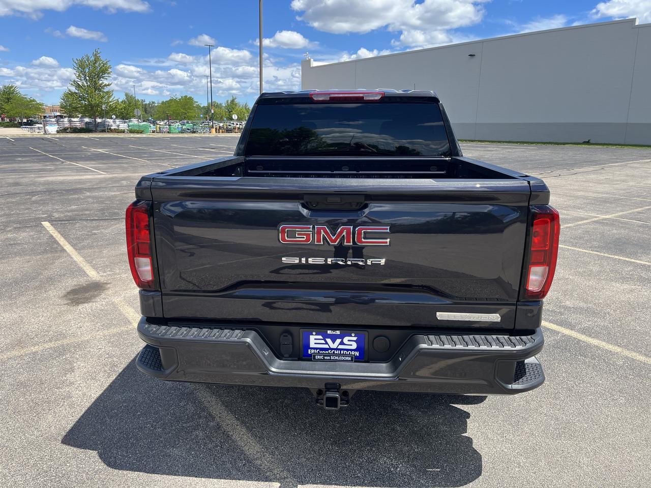 2025 GMC Sierra 1500 Elevation Crew Cab 4WD w/20s 4-InchBlackAssistSteps HtdSeats HtdSteeringWheel Saukville WI