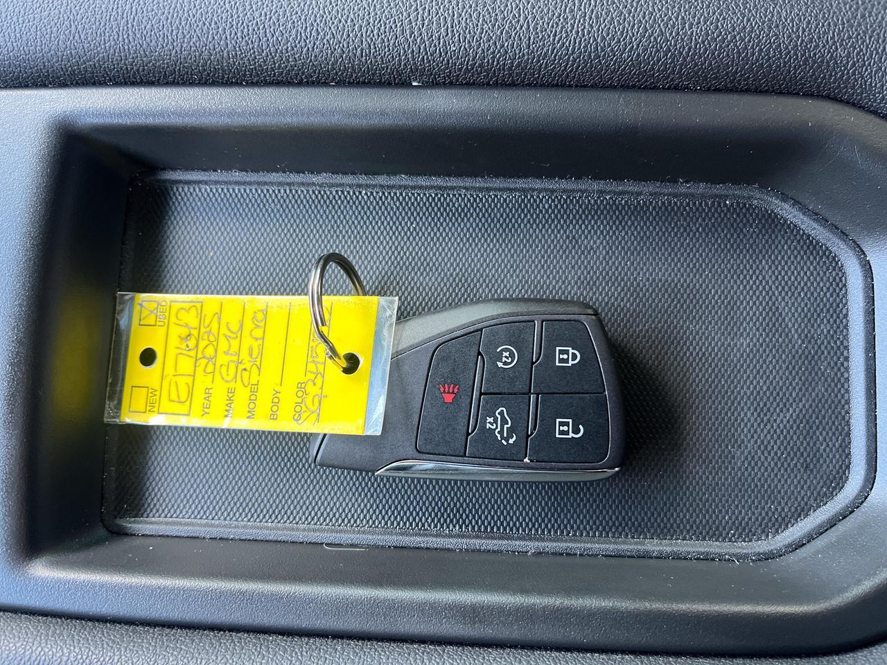 2025 GMC Sierra 1500 Elevation Crew Cab 4WD w/20s 4-InchBlackAssistSteps HtdSeats HtdSteeringWheel Saukville WI
