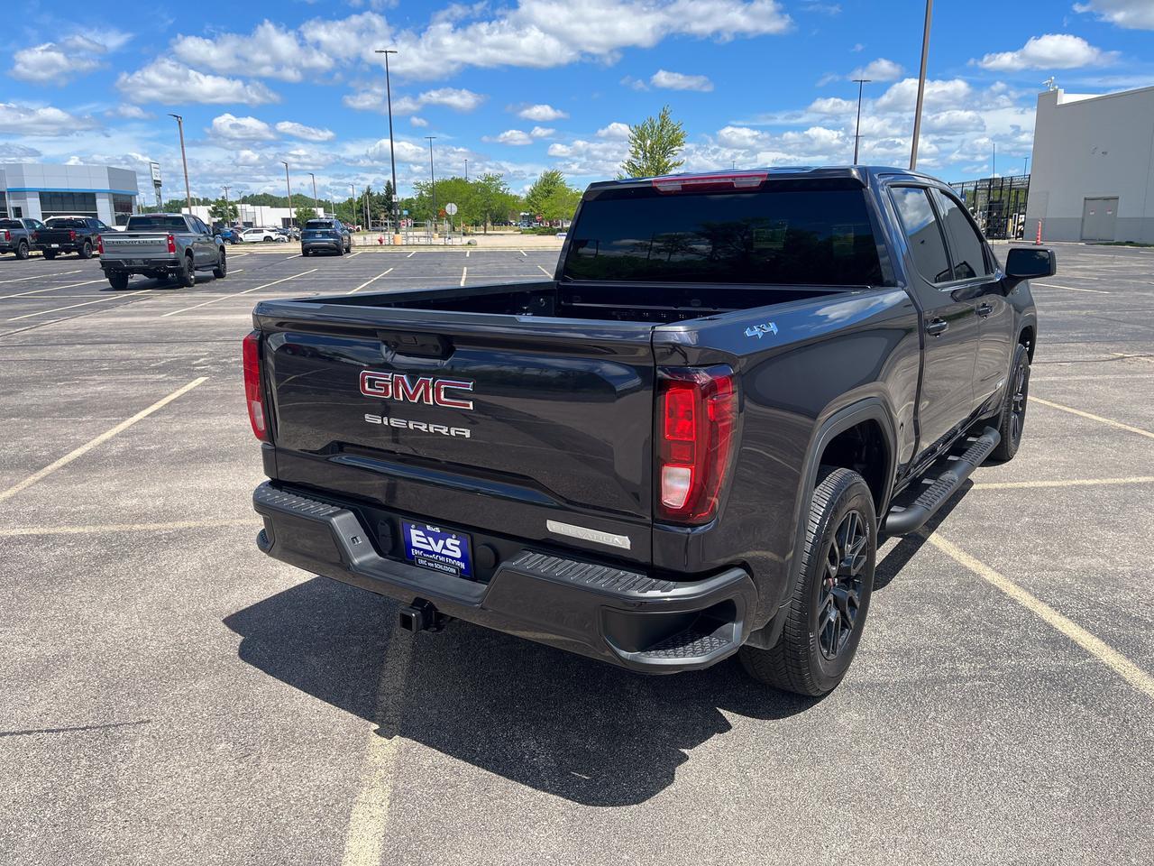 2025 GMC Sierra 1500 Elevation Crew Cab 4WD w/20s 4-InchBlackAssistSteps HtdSeats HtdSteeringWheel Saukville WI