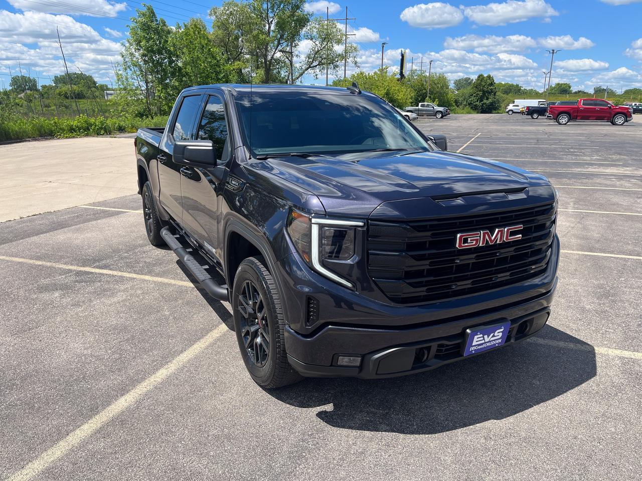 2025 GMC Sierra 1500 Elevation Crew Cab 4WD w/20s 4-InchBlackAssistSteps HtdSeats HtdSteeringWheel Saukville WI
