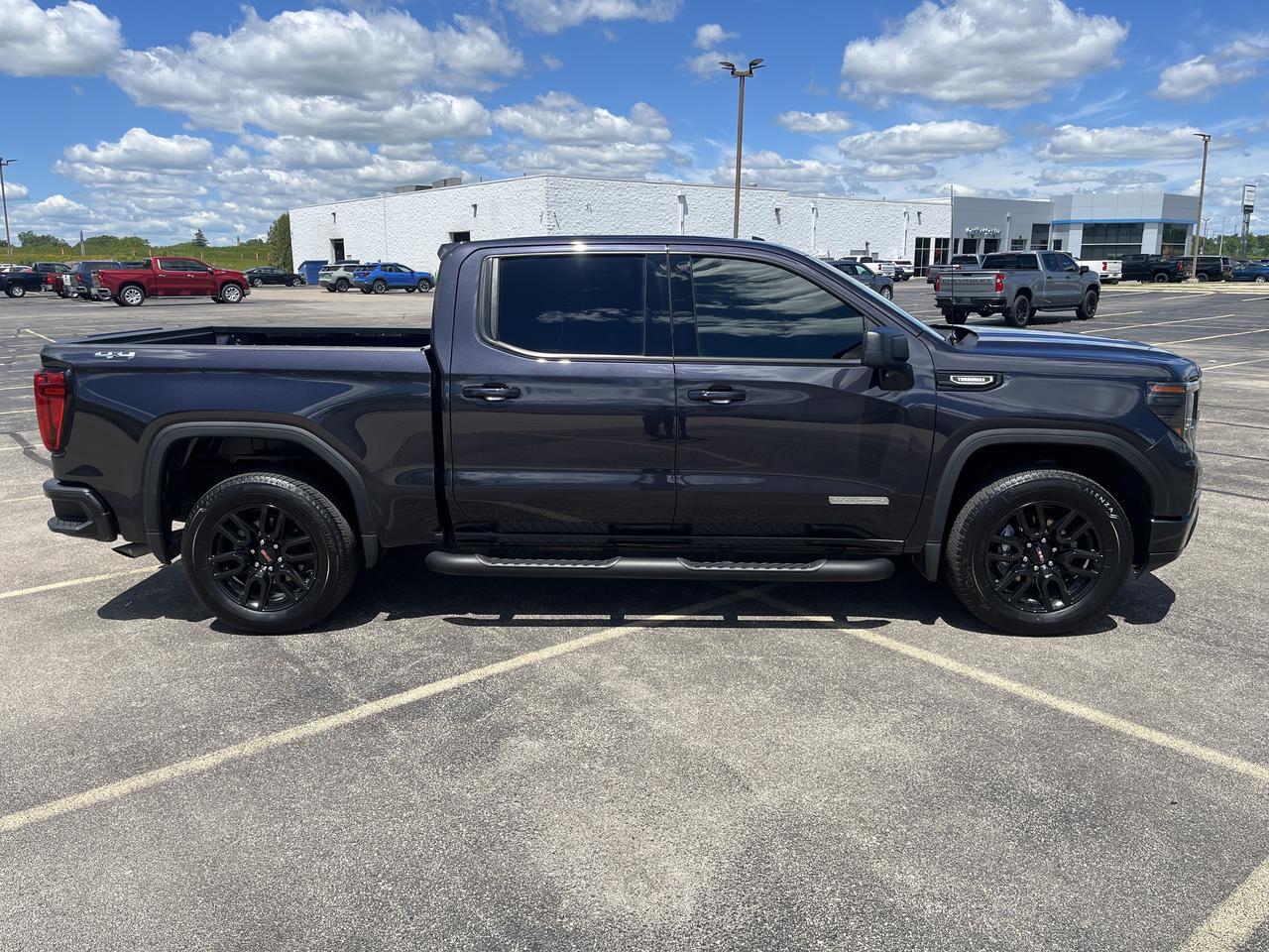 2025 GMC Sierra 1500 Elevation Crew Cab 4WD w/20s 4-InchBlackAssistSteps HtdSeats HtdSteeringWheel Saukville WI