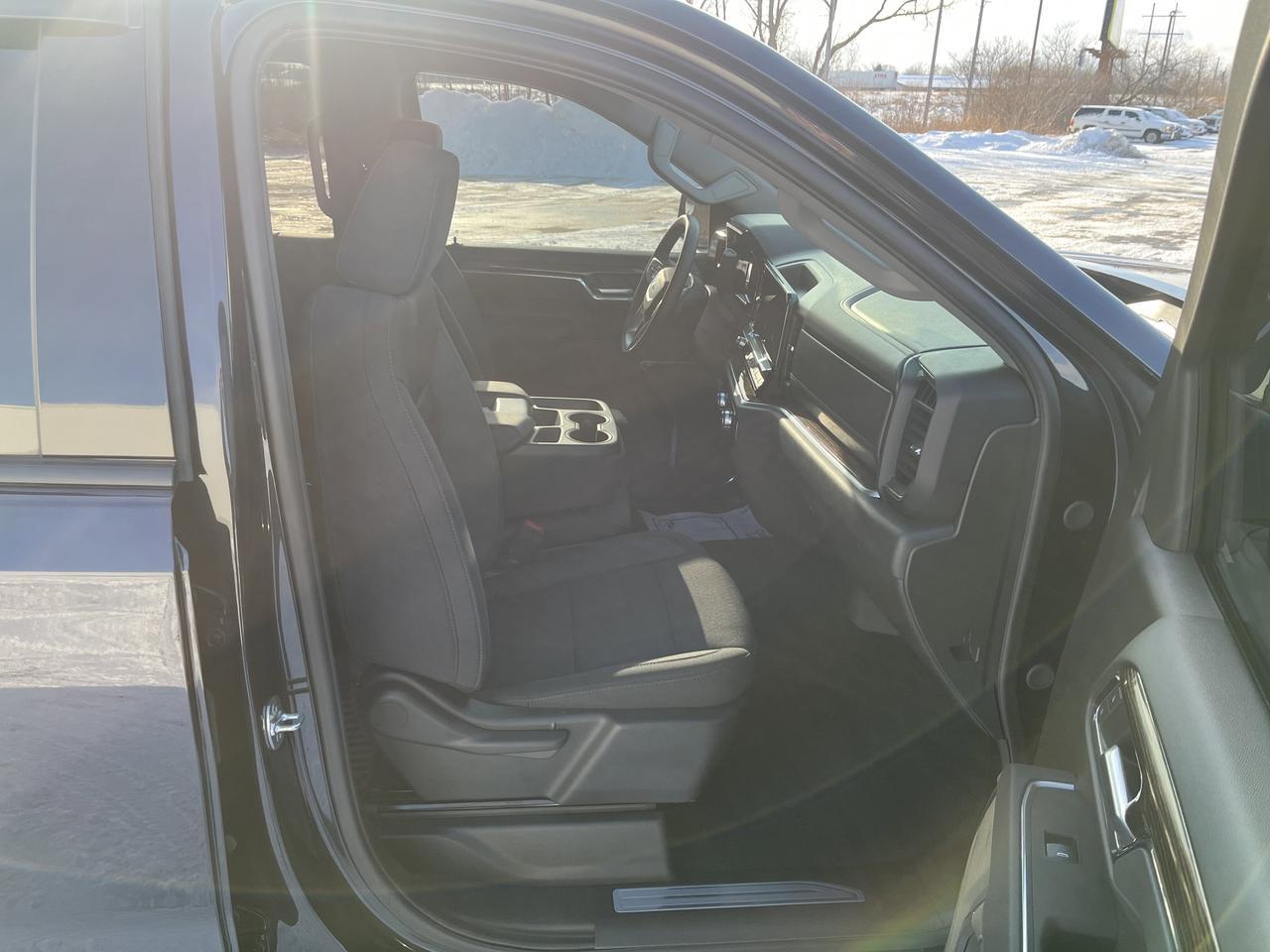 2025 GMC Sierra 1500 Elevation X31 Crew Cab 4WD 3.0L DuramaxDiesel w/HtdSeats HtdSteeringWheel 10-WayPwrDrvrSeat Saukville WI