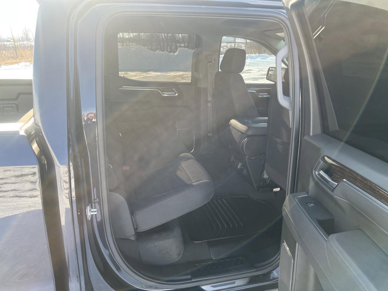 2025 GMC Sierra 1500 Elevation X31 Crew Cab 4WD 3.0L DuramaxDiesel w/HtdSeats HtdSteeringWheel 10-WayPwrDrvrSeat Saukville WI