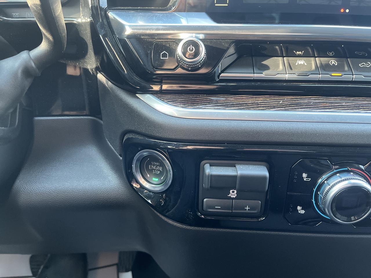 2025 GMC Sierra 1500 Elevation X31 Crew Cab 4WD 3.0L DuramaxDiesel w/HtdSeats HtdSteeringWheel 10-WayPwrDrvrSeat Saukville WI