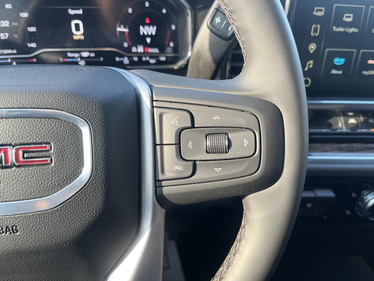 2025 GMC Sierra 1500 Elevation X31 Crew Cab 4WD 3.0L DuramaxDiesel w/HtdSeats HtdSteeringWheel 10-WayPwrDrvrSeat Saukville WI