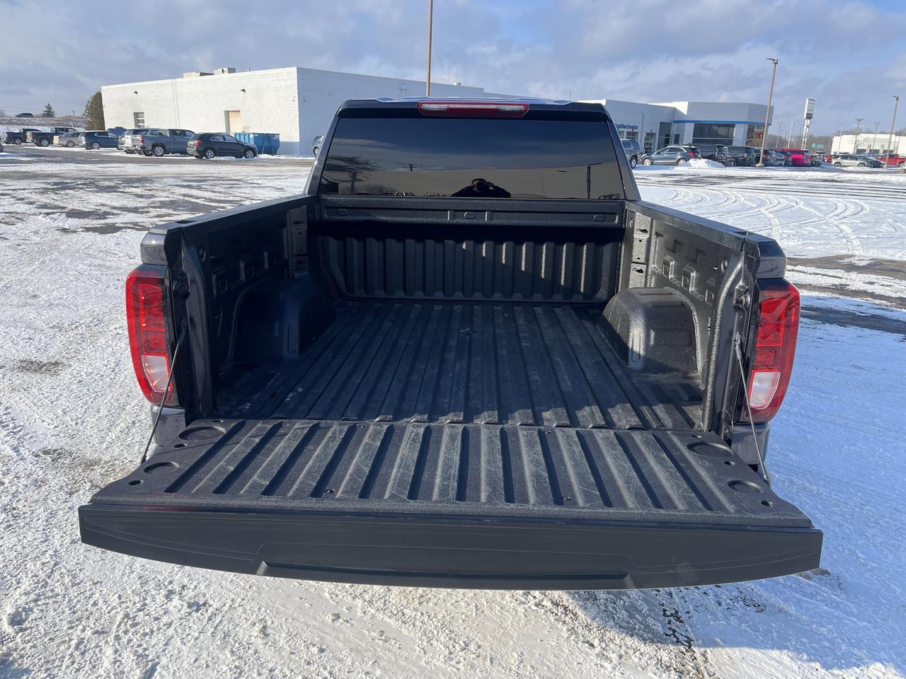 2025 GMC Sierra 1500 Elevation X31 Crew Cab 4WD 3.0L DuramaxDiesel w/HtdSeats HtdSteeringWheel 10-WayPwrDrvrSeat Saukville WI