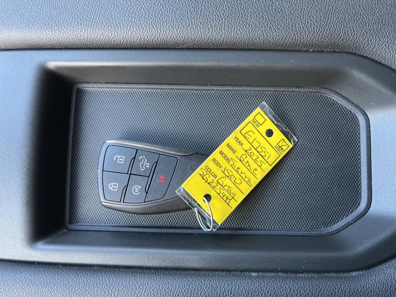 2025 GMC Sierra 1500 Elevation X31 Crew Cab 4WD 3.0L DuramaxDiesel w/HtdSeats HtdSteeringWheel 10-WayPwrDrvrSeat Saukville WI