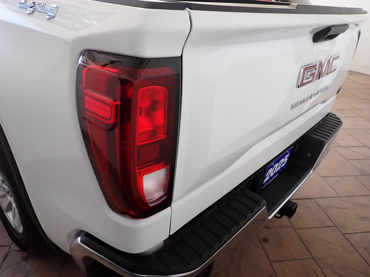 2025 GMC Sierra 1500 Pro 4WD CREW CAB 6'4" BOX Listowel ON