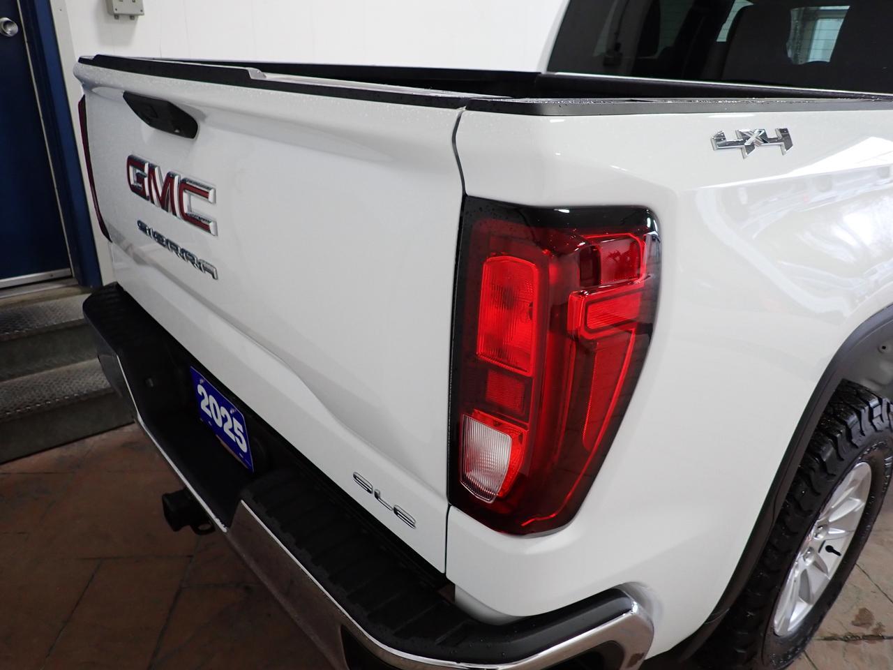 2025 GMC Sierra 1500 SLE 4WD CREW CAB 5.5 BOX Listowel ON
