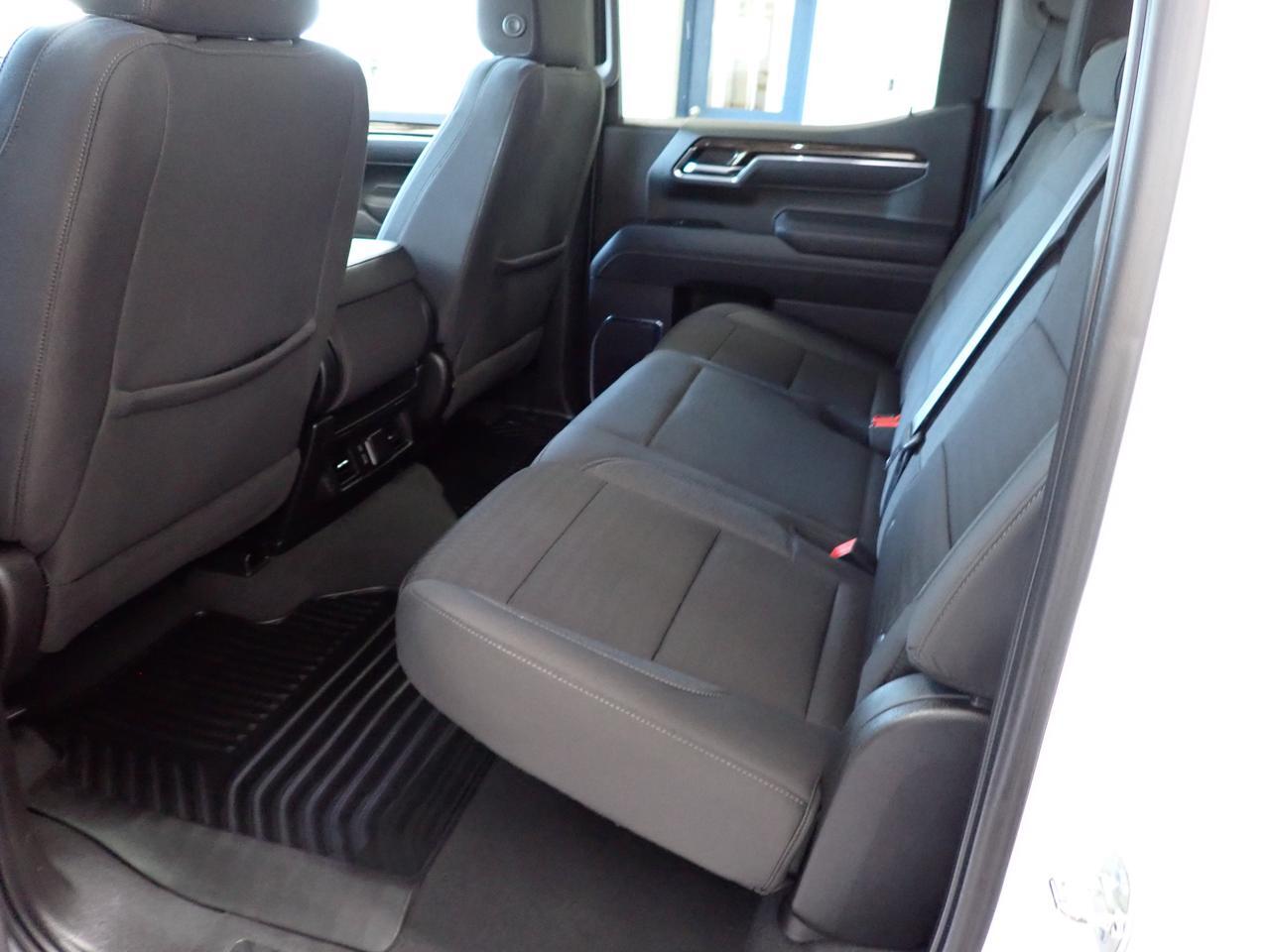 2025 GMC Sierra 1500 SLE 4WD CREW CAB NAVI 6'4" BOX Listowel ON
