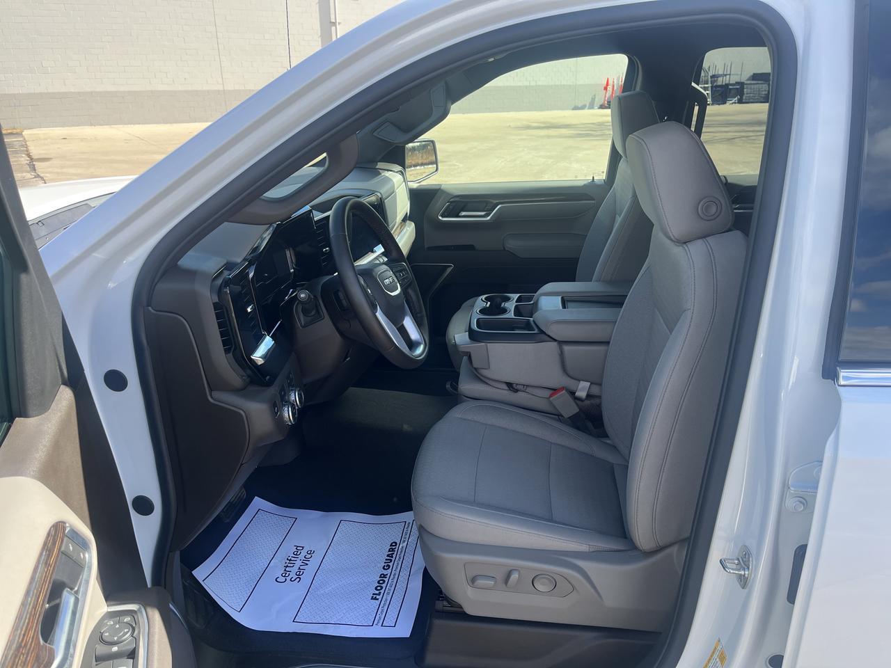 2025 GMC Sierra 1500 SLE Crew Cab 4WD Preferred Safety+Pkgs w/AdptvCrz Spray-OnBedliner ChromeAssistSteps HD-SurroundVsn Saukville WI