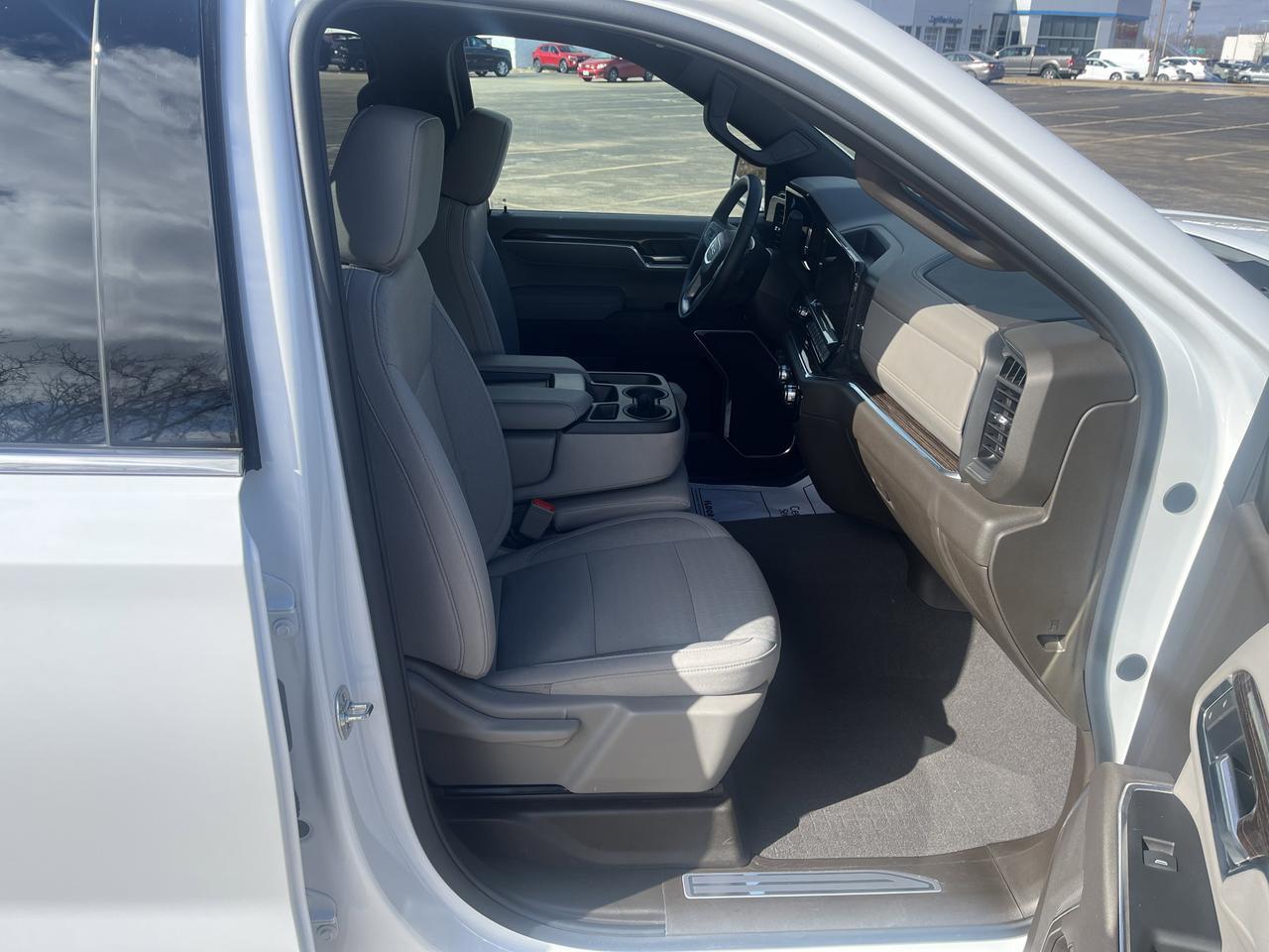 2025 GMC Sierra 1500 SLE Crew Cab 4WD Preferred Safety+Pkgs w/AdptvCrz Spray-OnBedliner ChromeAssistSteps HD-SurroundVsn Saukville WI