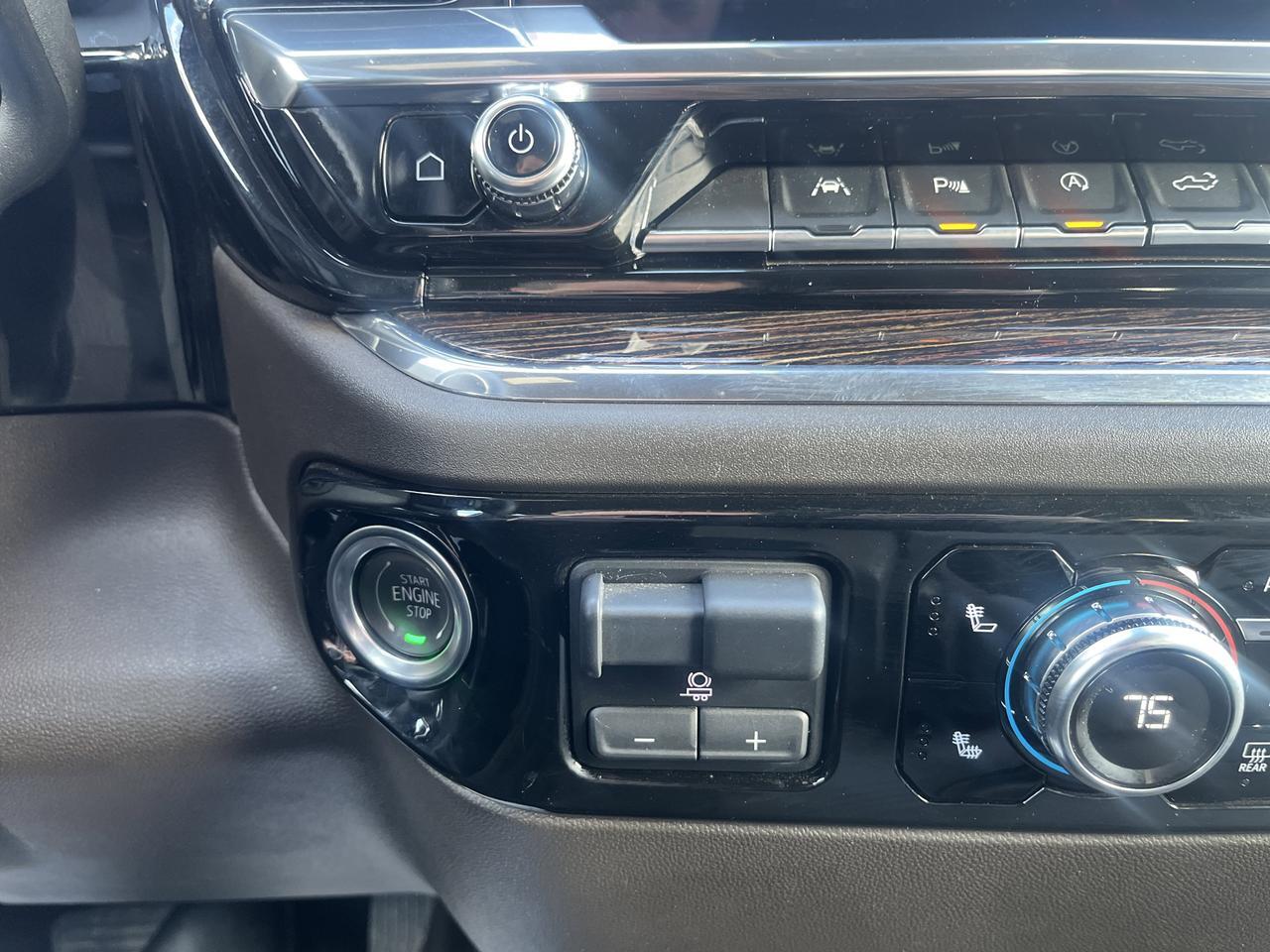 2025 GMC Sierra 1500 SLE Crew Cab 4WD Preferred Safety+Pkgs w/AdptvCrz Spray-OnBedliner ChromeAssistSteps HD-SurroundVsn Saukville WI